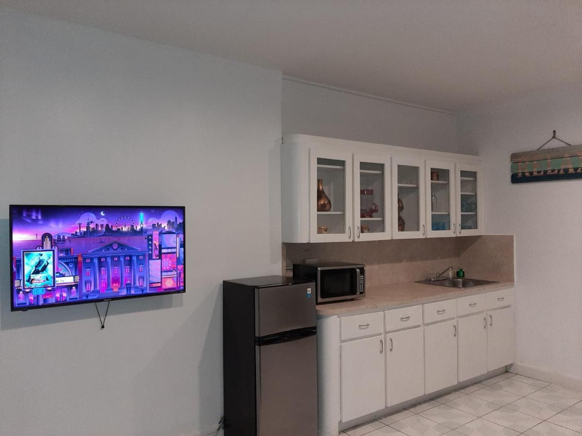 Hallandale Studio With Pool Daire Hallandale Beach Dış mekan fotoğraf