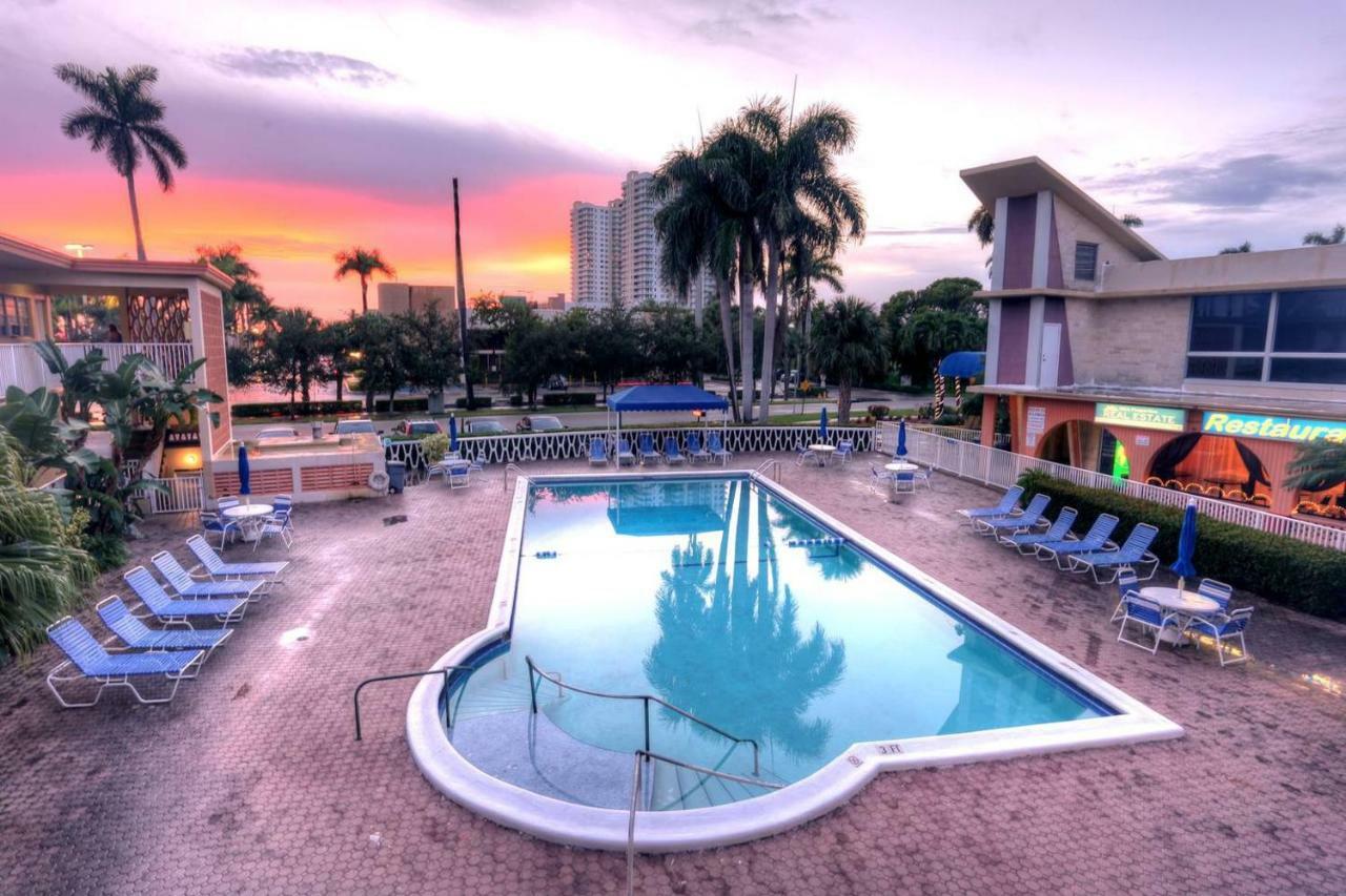 Hallandale Studio With Pool Daire Hallandale Beach Dış mekan fotoğraf