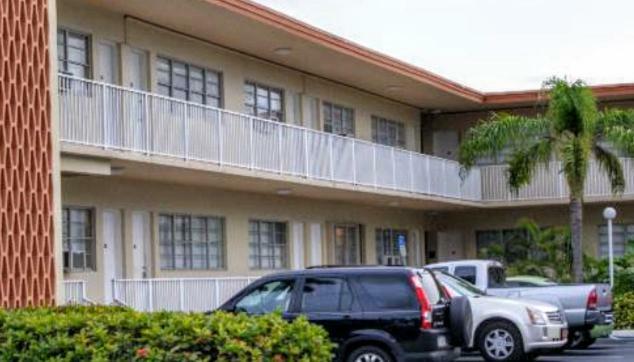 Hallandale Studio With Pool Daire Hallandale Beach Dış mekan fotoğraf