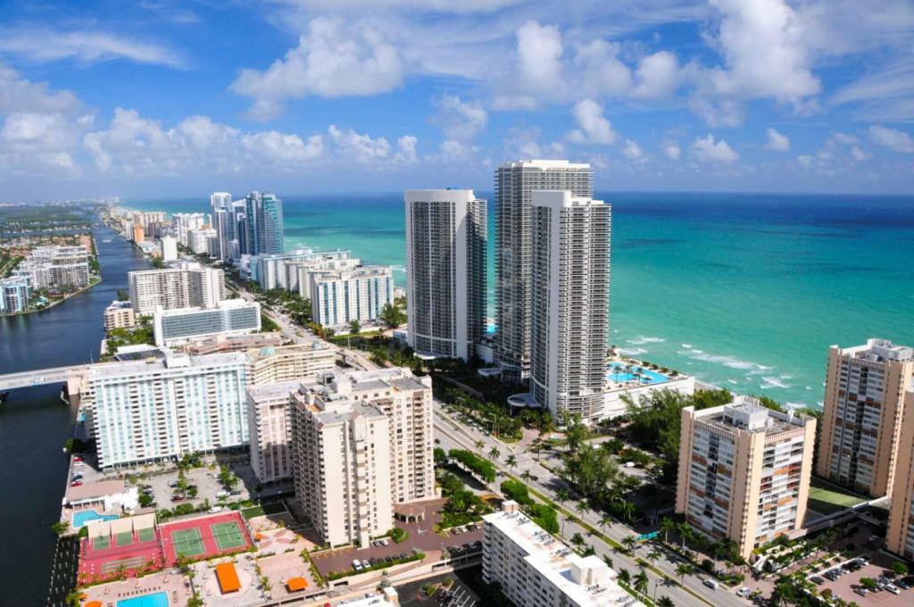 Hallandale Studio With Pool Daire Hallandale Beach Dış mekan fotoğraf